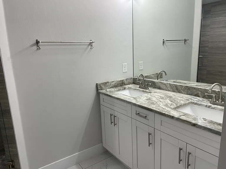 1005 SE 8th Ter #23 — Photo 7