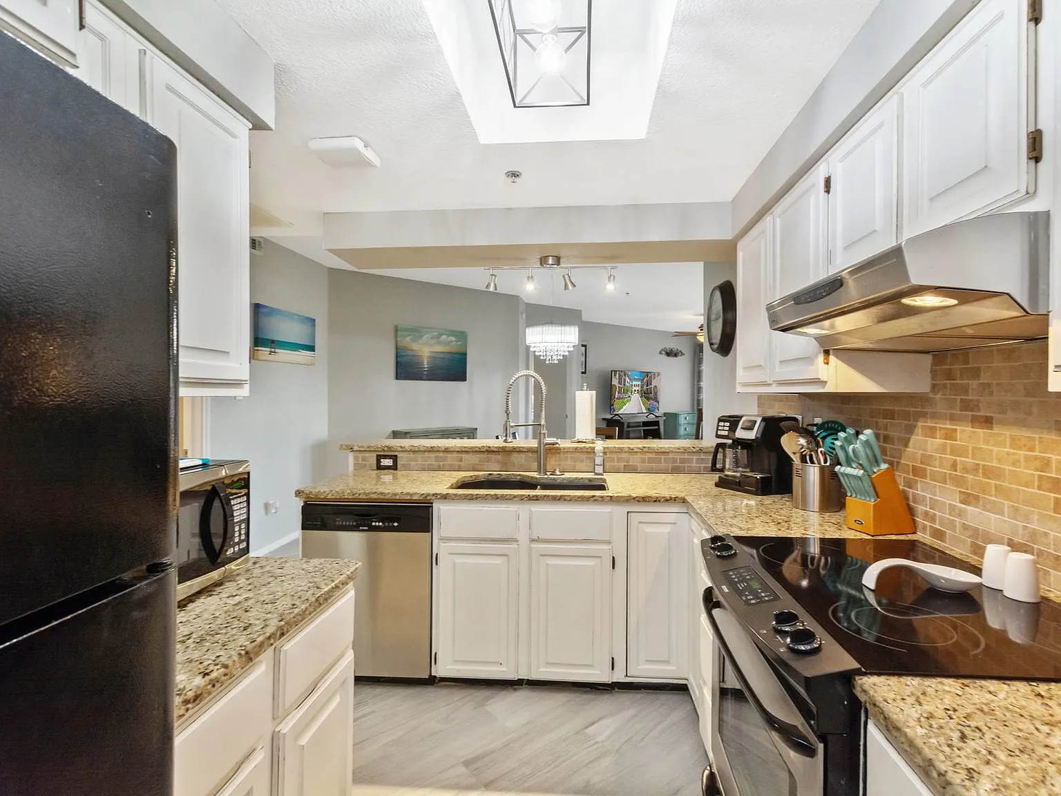 2 bed, 2.0 bath, 1067 sqft, $2,450 — Photo 4