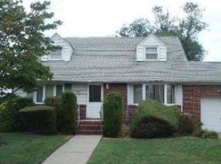 1585 Oswego St, East Meadow, NY 11554