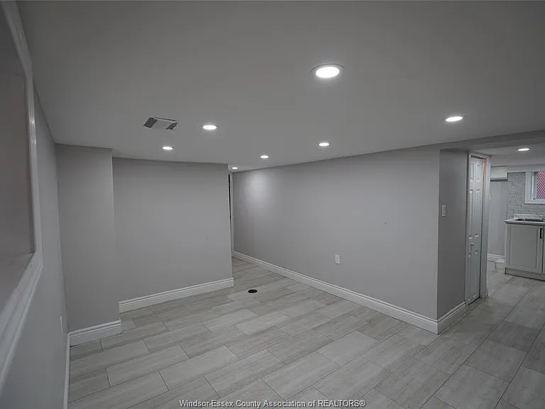 1529 Elsmere Ave — Photo 4
