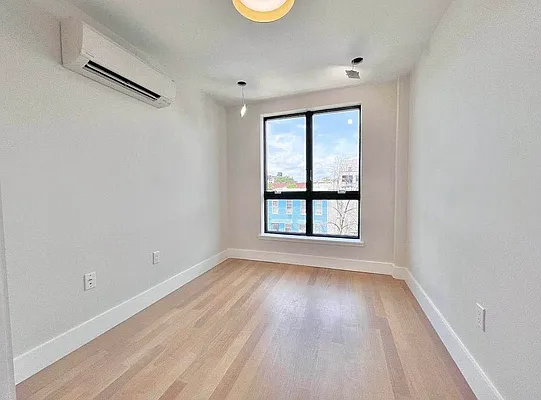 Bedroom, photo 1