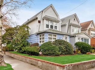 7101 Manse St, Flushing, NY 11375