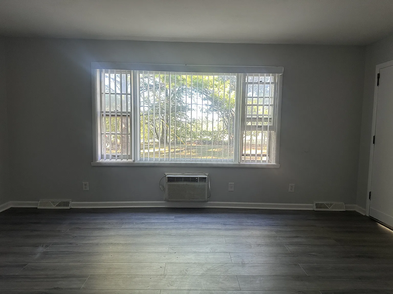 3221 Holiday Drive — Photo 4