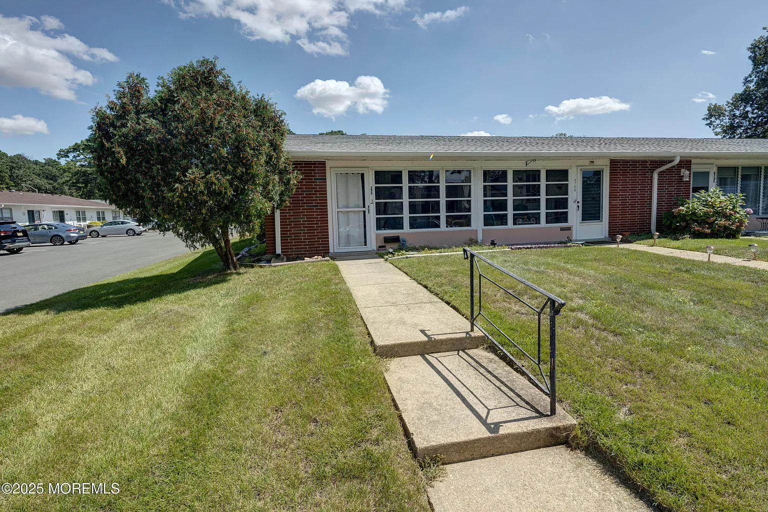 670A New Castle Court photo 1