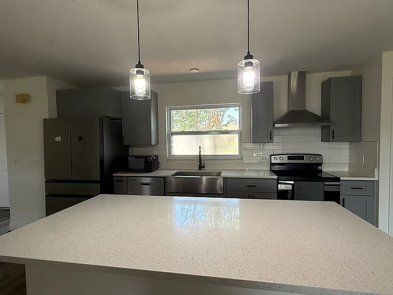 2433 Benjamin Dr — Photo 10