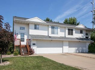 622 Molly Dr, North Liberty, IA 52317