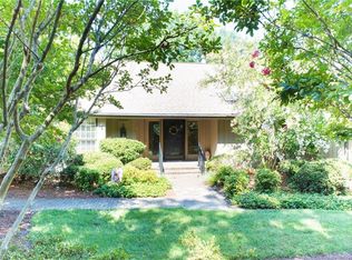 1305 Gilbrook Ct, High Point, NC 27262