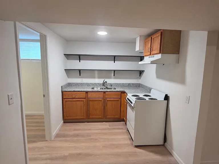 121A & B SW Roosevelt St #B — Photo 1