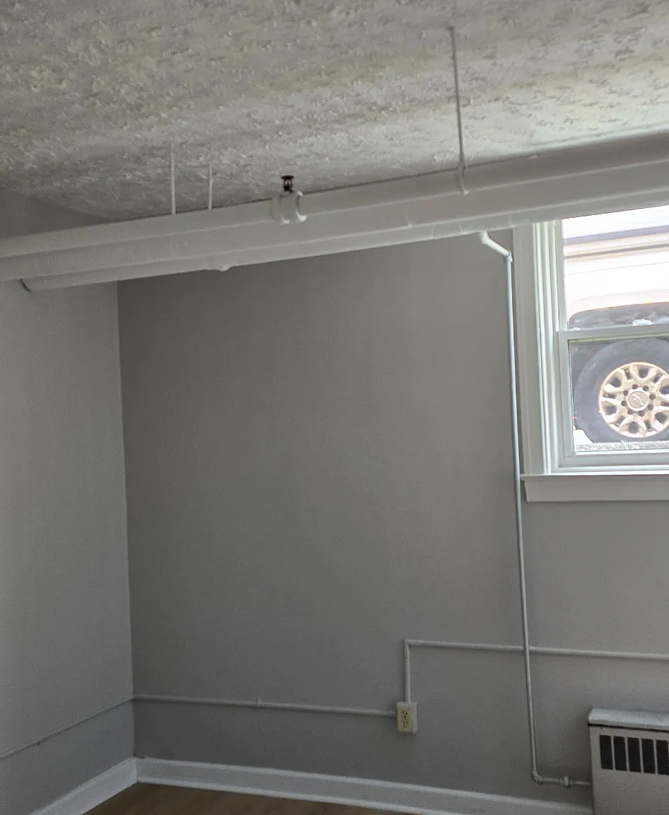 490 Wiley Avenue Windsor — Photo 2
