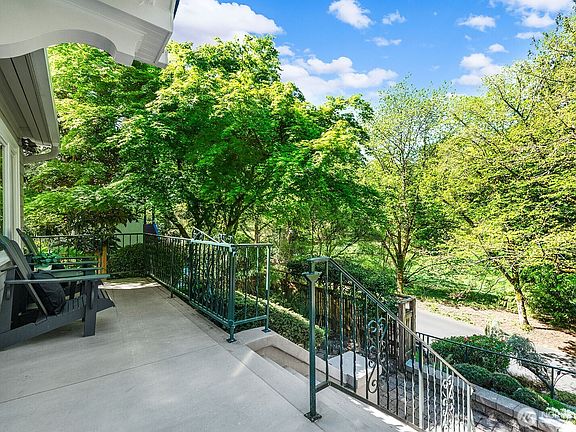 2nd image of 2514 Lake Park Drive S
