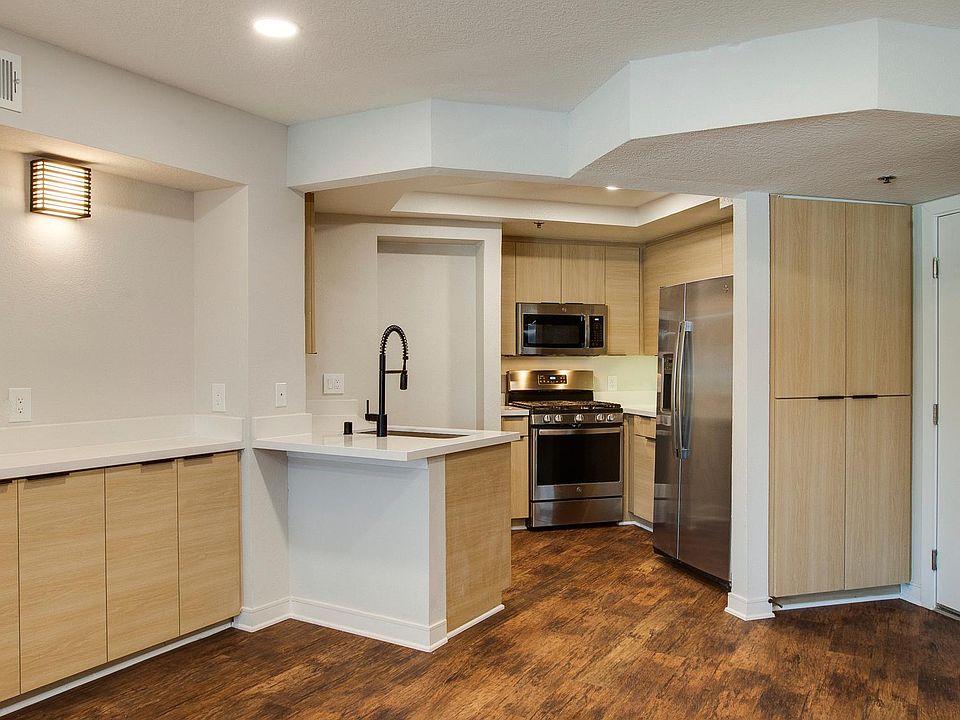 1st image of 7661 Beverly Blvd #267