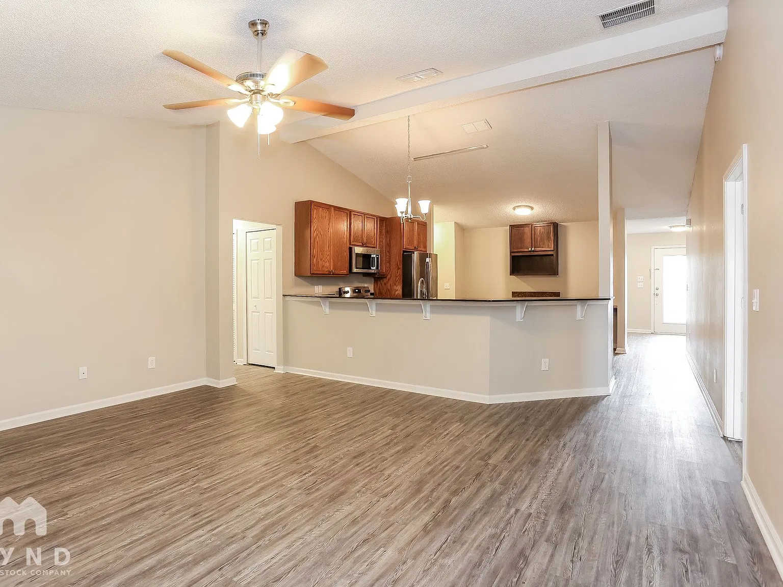 3 bed, 2.0 bath, 1844 sqft, $2,005 — Photo 3