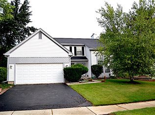 897 Paddock Dr, Carol Stream, IL 60188