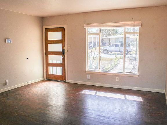5th image of 127 Cyril Dr