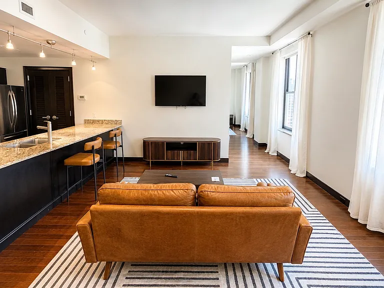 115 W 5th St #1412 — Photo 3