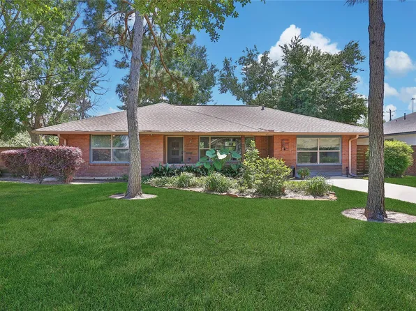 4401 Brookwoods Dr, Houston, TX 77092