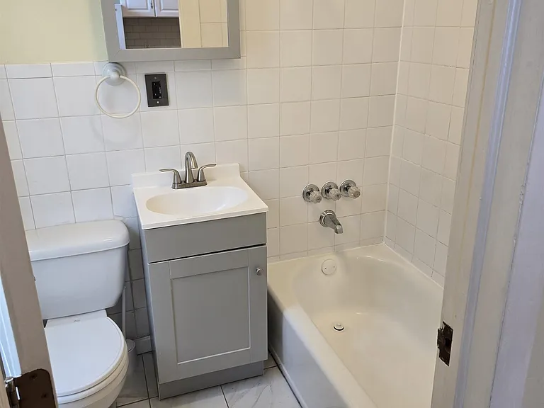 281 Monmouth St #3 — Photo 9