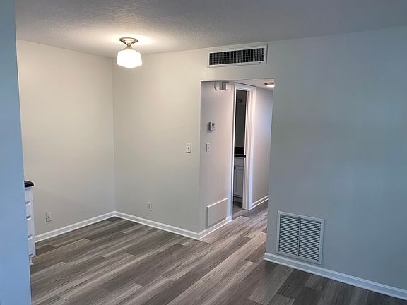 3rd image of 102 N Lakeside Dr APT 8