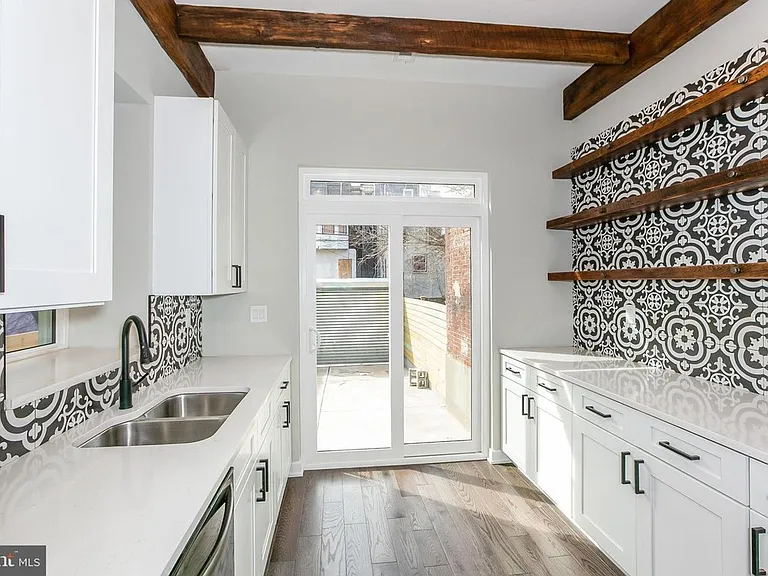 3118 W Montgomery Ave — Photo 4