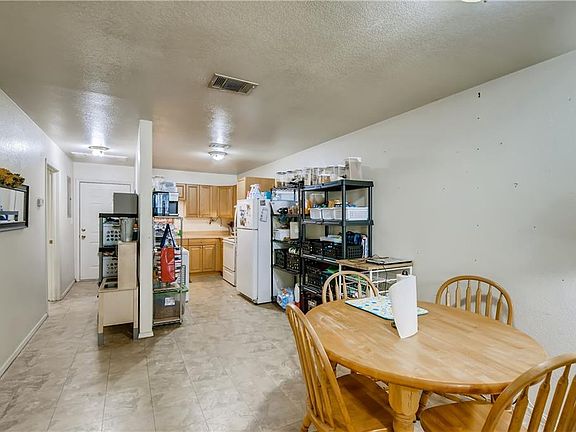 4th image of 112 E Davilla St