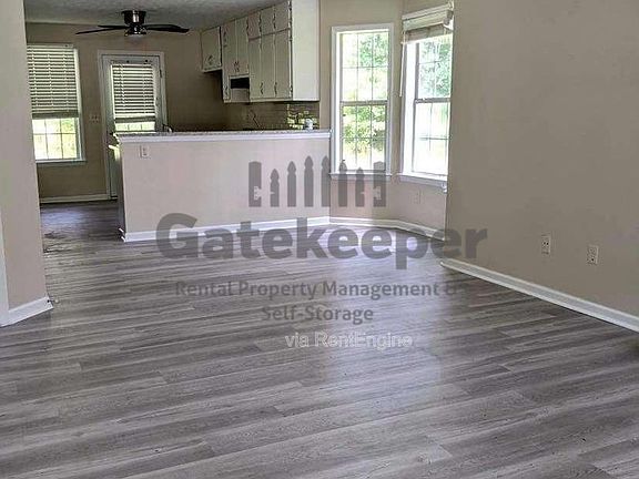 3rd image of 681 Senoia Rd