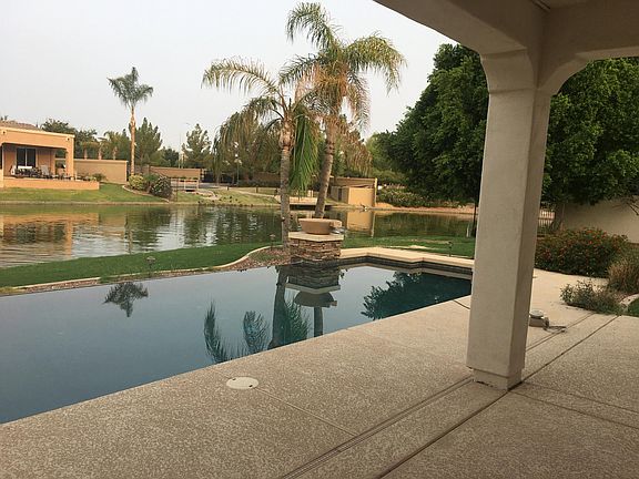 Backyard w pool