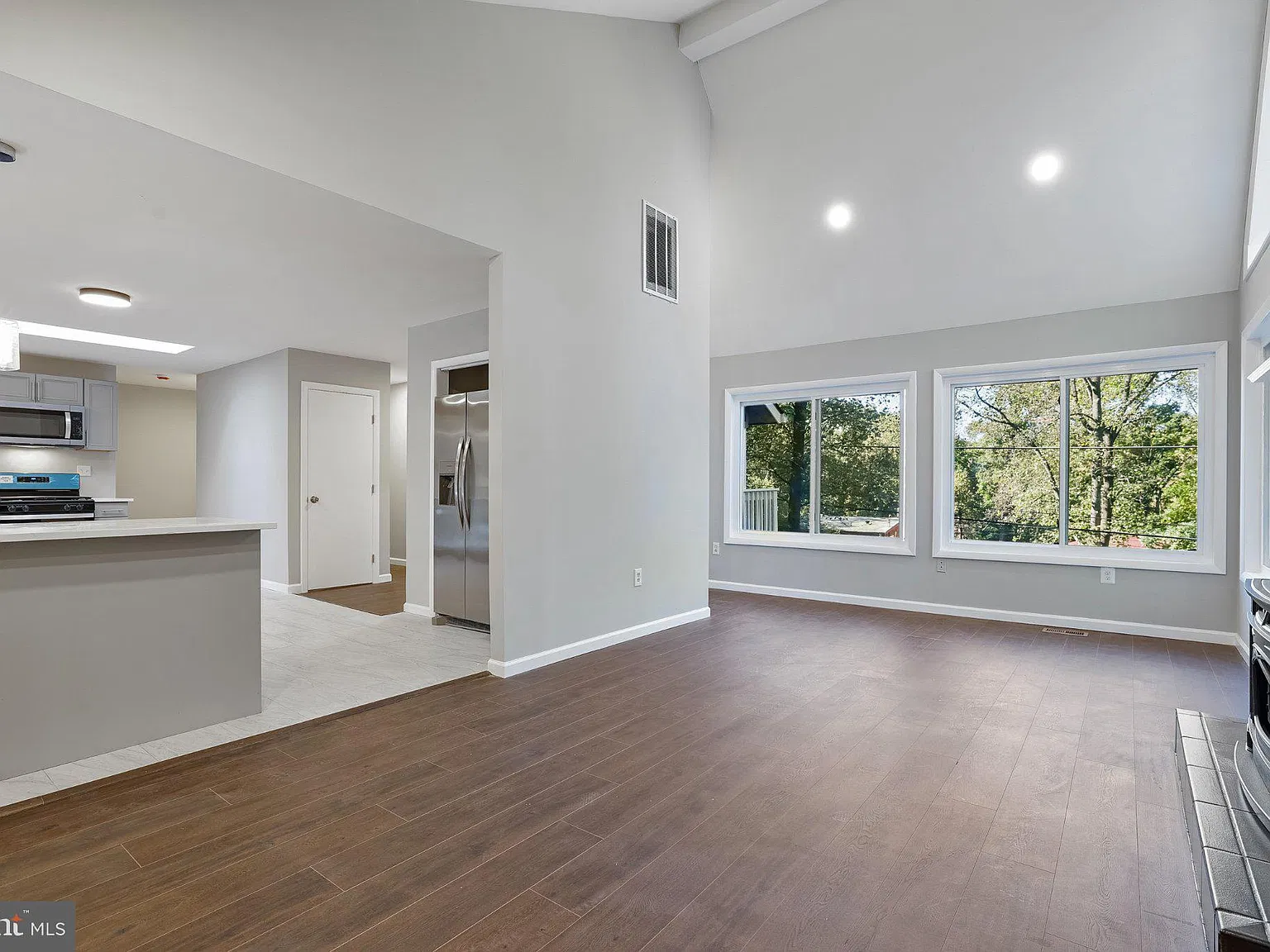 4 bed, 3.0 bath, 3012 sqft, $4,500 — Photo 4