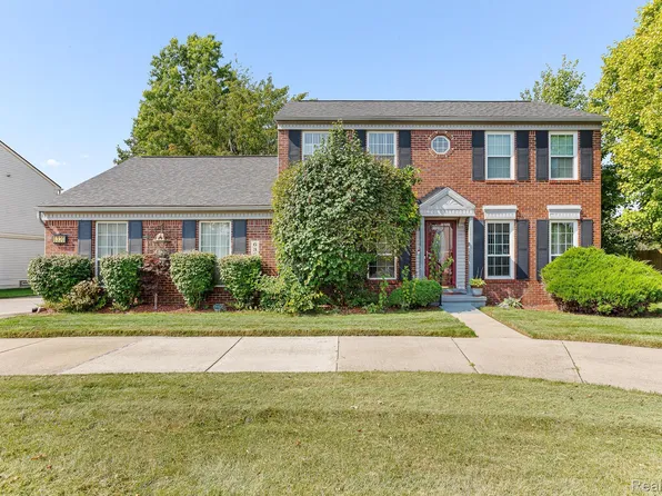 6320 Thornwood Dr, Belleville, MI 48111