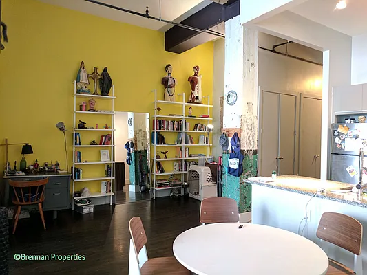 Rented by Manhattan Management LLC | media 38