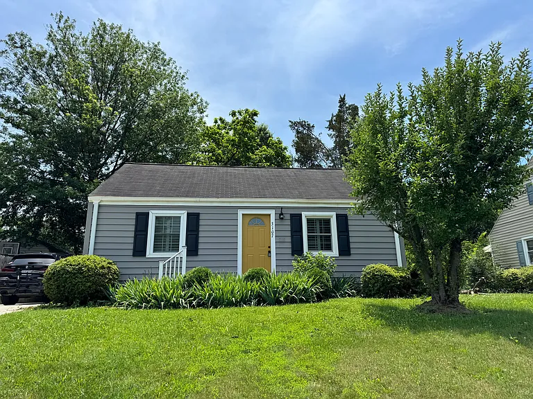 3107 Elmwood Dr — Photo 1