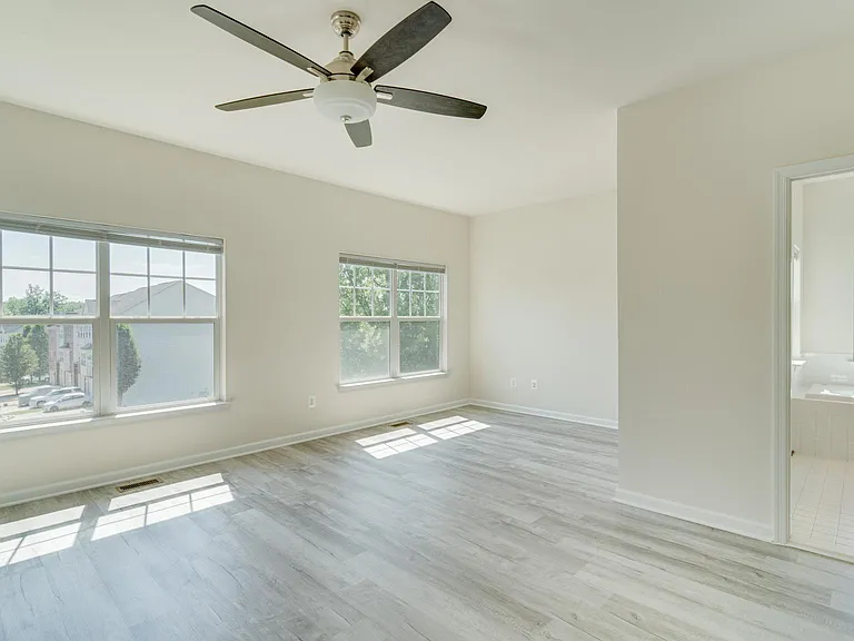 74 Pike Pl — Photo 25