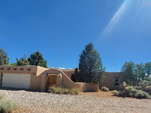 2nd image of 835 Camino De La Tierra
