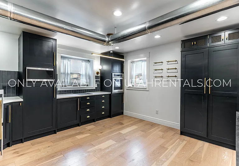 276 E Broadway St #S2 — Photo 2