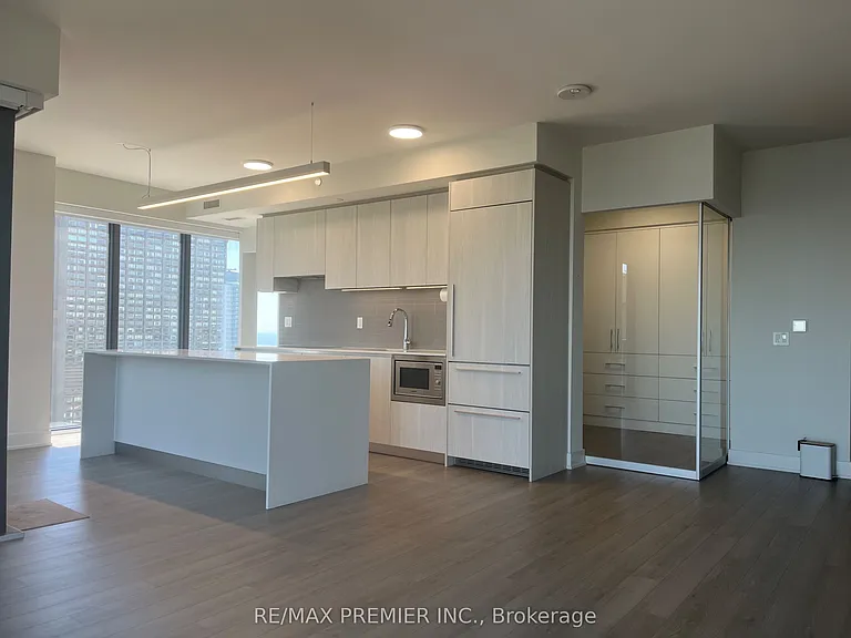 8 Cumberland St #3506 — Photo 1