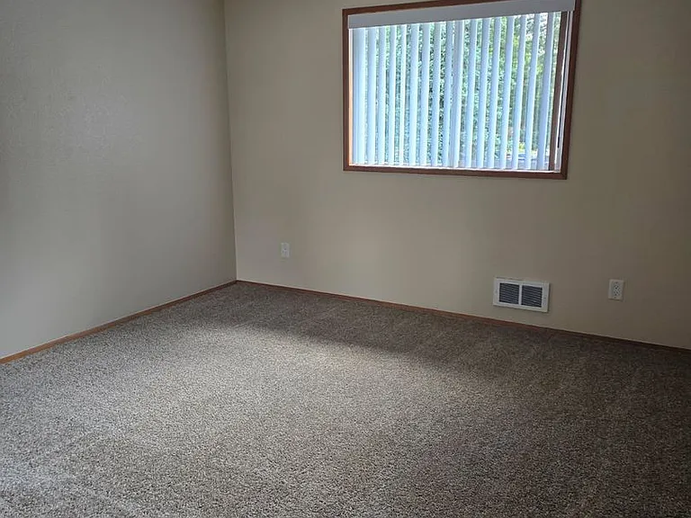 Latitude 44 Apartments — Photo 41
