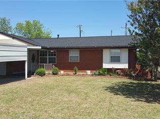 911 SW 3rd St, Moore, OK 73160