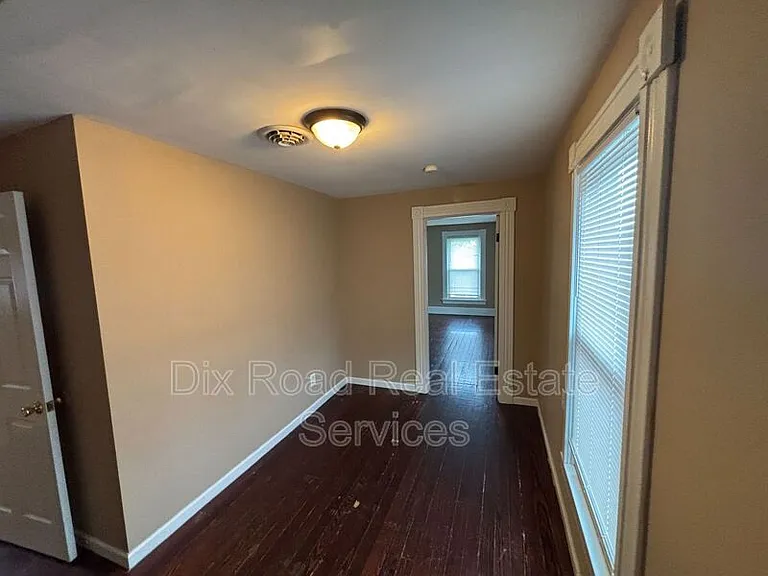 411 Millikin St — Photo 23