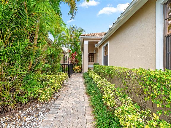 5th image of 4561 Barclay Fair Way