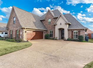 925 Royal Cir, Bossier City, LA 71111