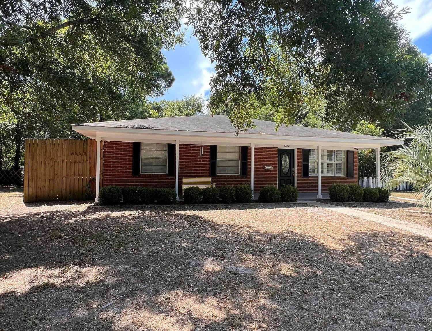 3 bed, 1.0 bath, 1160 sqft, $1,425 — Photo 1