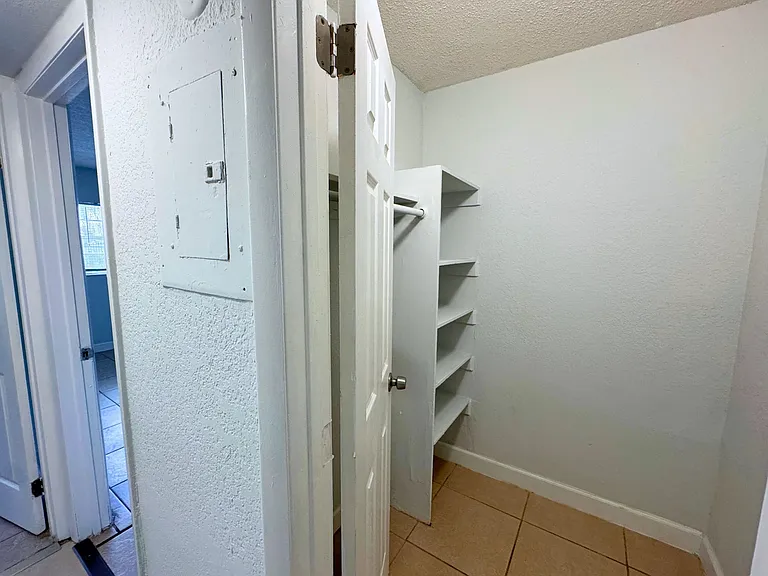 4160 NW 21st St #G106 — Photo 8