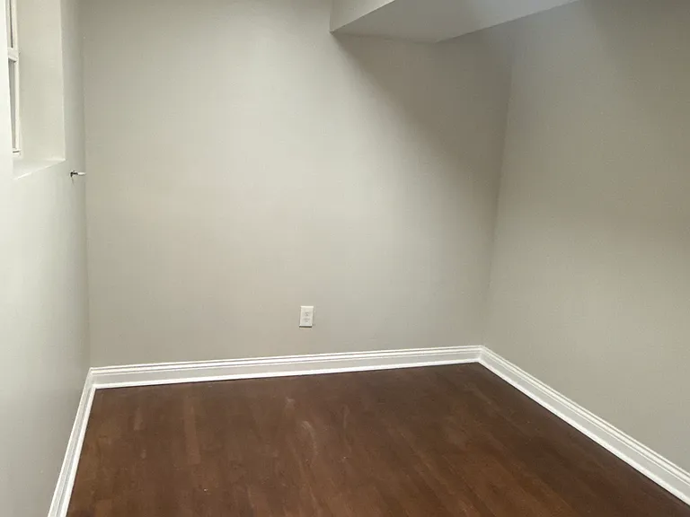 2341 W 24th St #BASEMENT — Photo 6