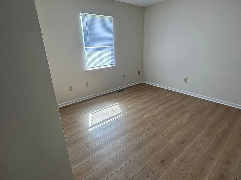 675-677 W Country Squire Ct — Photo 8