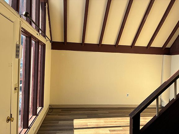 2nd image of 102 Blossom Ln