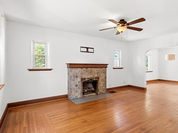 3rd image of 6815 Windward St