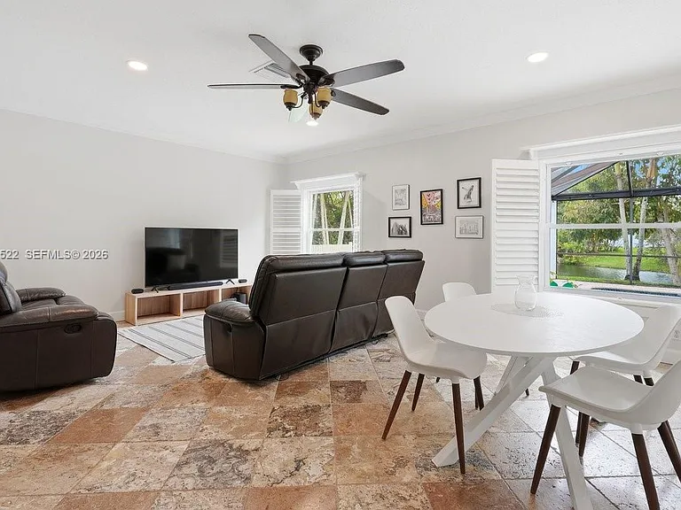 16530 Lake Tree Dr — Photo 17
