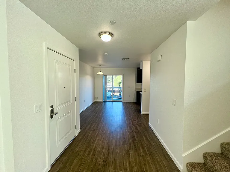 Esposti Park Apartments — Photo 30