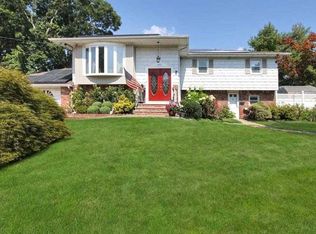 1452 7th St, West Babylon, NY 11704