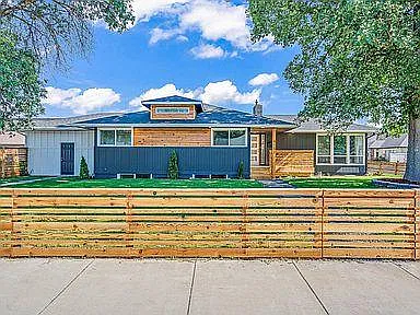 4 bed, 2.5 bath, 2946 sqft, $3,200 — Photo 2