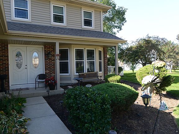 3rd image of 412 Basswood Ct